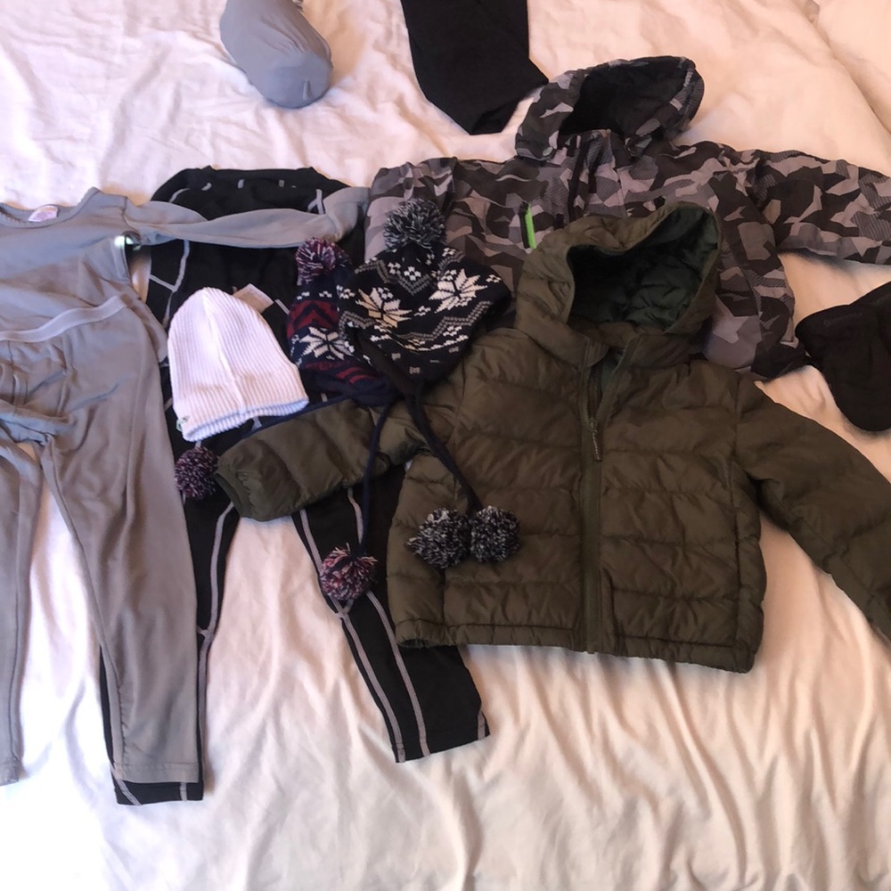 A bundle of 3-4T (Kids XS) winter clothes including winter gloves & 3 beanies